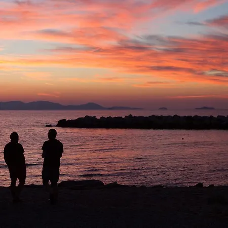 Ξενοδοχείο Arli Hideaway - Adults Only 4*