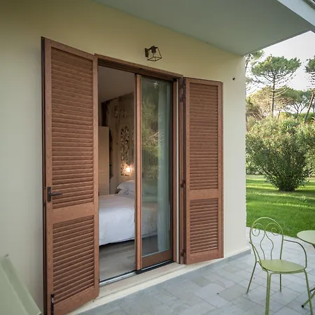 Arli Hideaway Отель Пунта-Ала