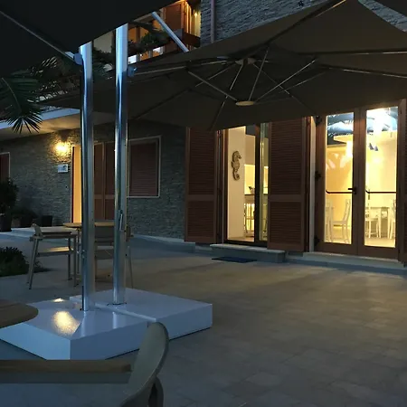 Arli Hideaway - Adults Only